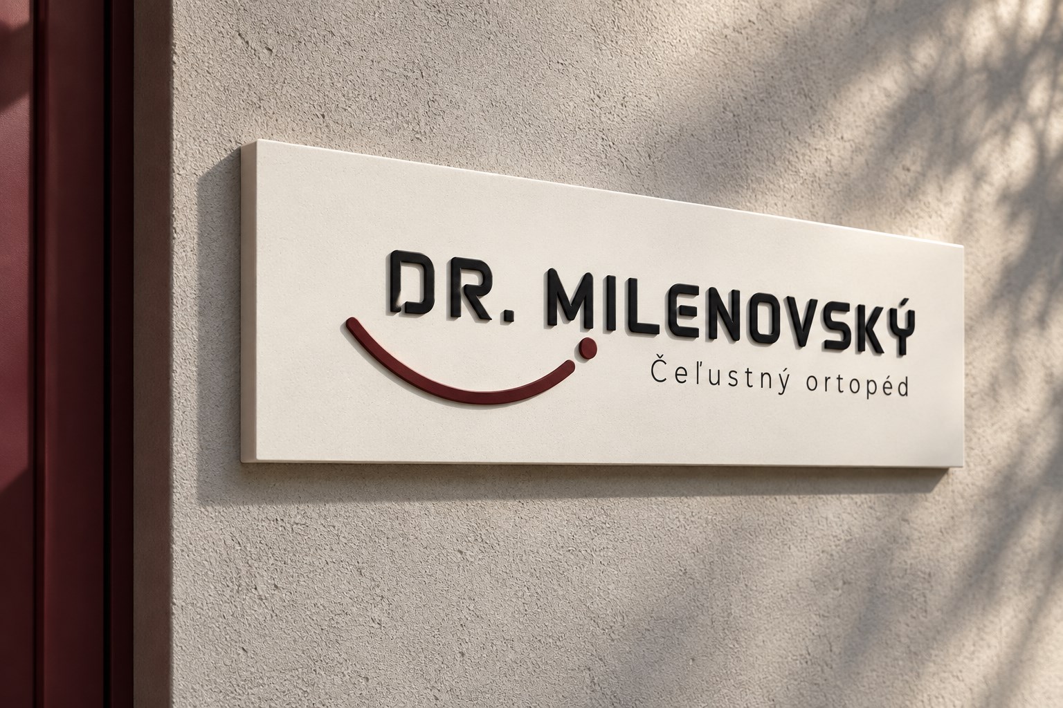 Vizualizácia identity Dr. Milenovský na označení ambulancie